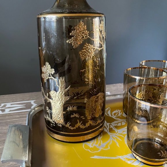 Dark Glass Decanter with 6 Glasses. Gold Bear and Tree Design. - Picture 3 of 6